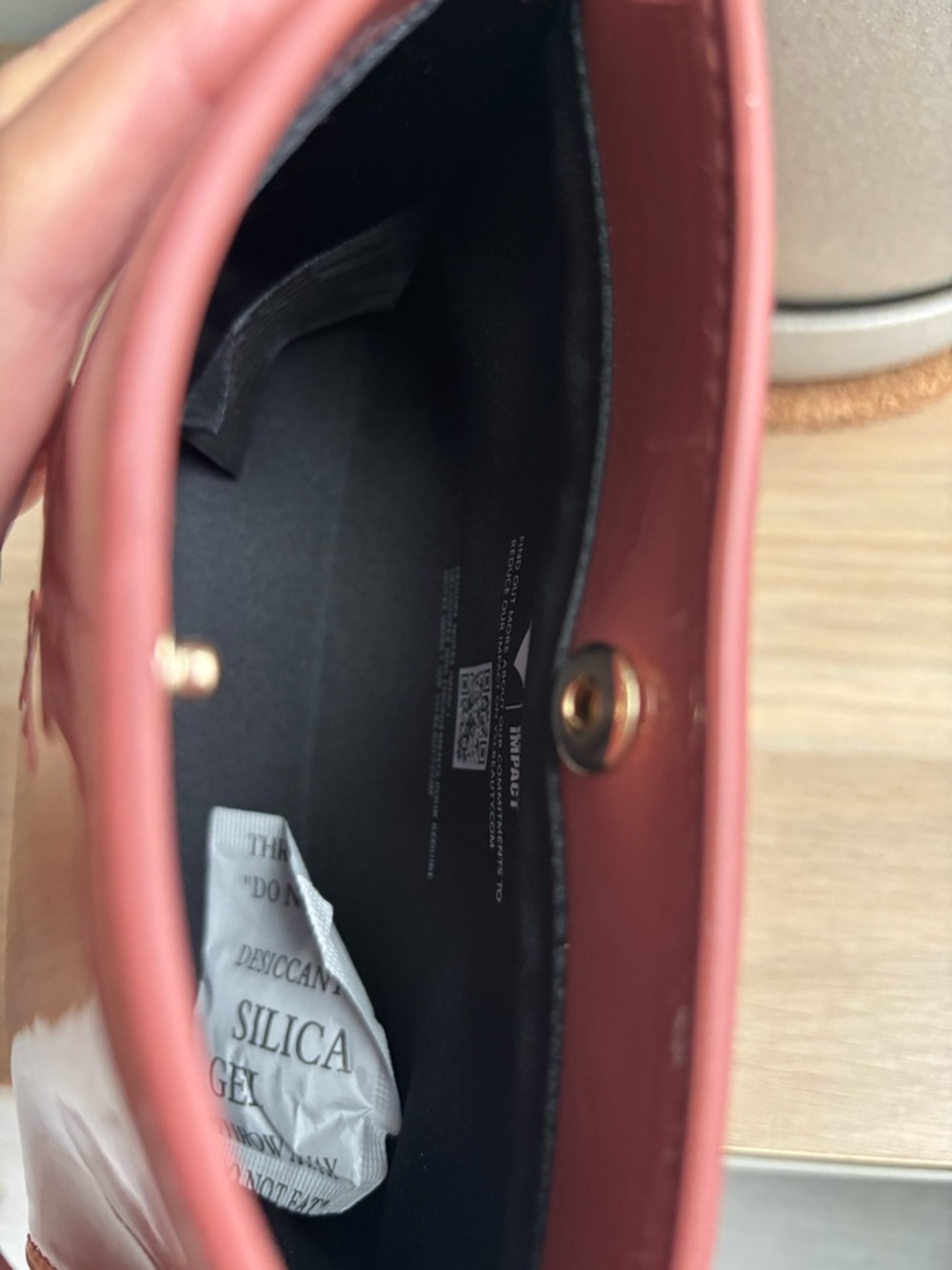 YVES SAINT LAURENT | YSL Beauté Patent Bag in Terracotta - Picture 5 of 6